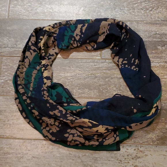 Scarf - Picture 2 of 4